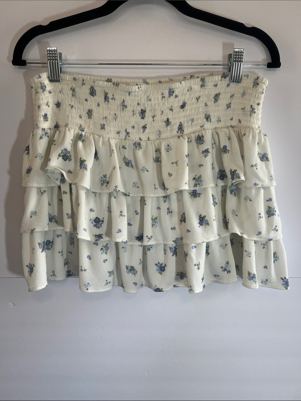 Abound Women's Medium Tiered Ruffle Mini Skirt in Cream with Blue Floral